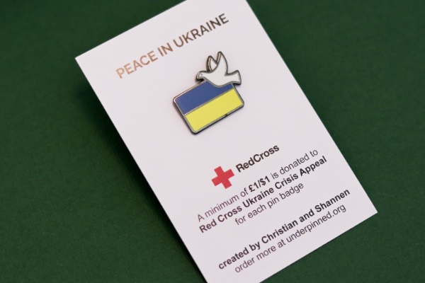 Image 2 of 'Peace in Ukraine pin badge'